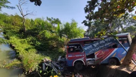 দুই বাসের মুখোমুখি&nbsp;সংঘর্ষে প্রাণ গেল দুই পথচারীর