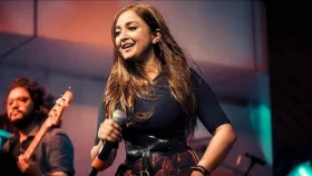 রেগে মাঝপথে কনসার্ট ছেড়ে বেরিয়ে গেলেন মোনালি