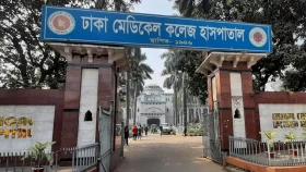 ঢামেকে চিকিৎসকের মামলায় রোগীর স্বজন গ্রেপ্তার