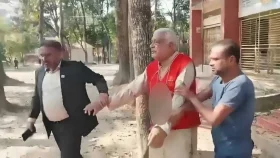 মুক্তিযোদ্ধার গলায় জুতার মালা, যা বলল প্রধান উপদেষ্টা প্রেস উইং