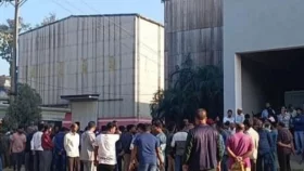এস আলমের ৬ কারখানা বন্ধ ঘোষণা, শ্রমিকদের বিক্ষোভ &nbsp;
