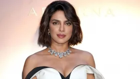 প্রিয়াঙ্কার নেকলেসের দাম কত?