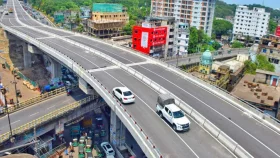 বদলের হাওয়া নগরীর বহুতল ভবনে
