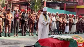 ফায়ার সার্ভিস কর্মী নয়নের জানাজায় স্বরাষ্ট্র উপদেষ্টা