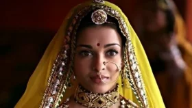 অস্কারে ঐশ্বরিয়ার ১৬ বছরের পুরনো লেহেঙ্গা!