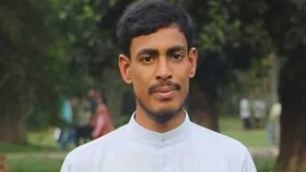 আ. লীগকে কড়া বার্তা দিলেন আখতার হোসেন