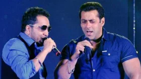 সালমানের অনুরোধে গান থেকে ক্যাটরিনার নাম বাদ দিয়ে জ্যাকলিন করেন মিকা!