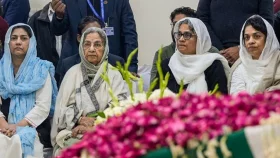 তিন মেয়ে রেখে গেছেন মনমোহন সিং, কী করেন তারা?