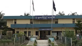 পুলিশকে মারধর করে আসামি ছিনতাই