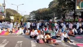 শাহবাগ মোড় অবরোধ, চারদিকে অ্যাম্বুলেন্সের সাইরেন