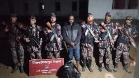 পরশুরামের সীমান্ত এলাকা থেকে আটক নাইজেরিয়ান নাগরিক
