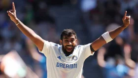 বুমরার রেকর্ড গড়া বোলিংয়ে উল্টো বিপদে অস্ট্রেলিয়া