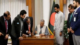 তারুণ্যের উৎসবের উদ্বোধনী খামে প্রধান উপদেষ্টার স্বাক্ষর