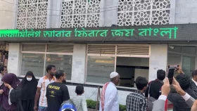 মসজিদের স্ক্রিনে ‘আওয়ামী লীগ আবার ফিরবে, জয় বাংলা’