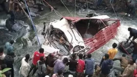 ইথিওপিয়ায় ট্রাক উল্টে নদীর খাদে, নিহত ৭১