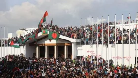ছাত্র-জনতায় অগ্নিস্ফুলিঙ্গ