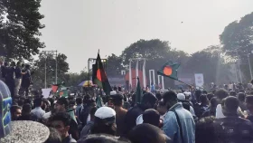 লোকে লোকারণ্য কেন্দ্রীয় শহিদ মিনার এলাকা&nbsp;