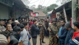 পিস্তল দেখেই জনতার গণধোলাই