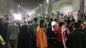 শাহবাগে গণঅভ্যুত্থানে আহতদের সড়ক অবরোধ