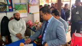 মজুদ করে রাখায় সার পাচ্ছে না কৃষক, ব্যবসায়ীকে জরিমানা