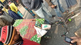 কিন্ডার গার্টেন স্কুলের ভ্যানে বাসের ধাক্কা, নিহত ভ্যানচালক