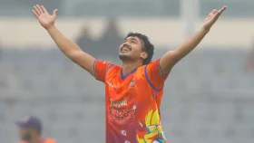 আগুন ঝরানো বোলিংয়ে তাসকিনের রেকর্ড ৭ উইকেট