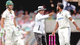 কনস্টাসের স্লেজিংয়ে উত্তেজিত বুমরা তেড়ে গেলেন বল হাতে!
