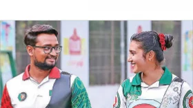 রোমানকে নিয়ে গোপনে যুক্তরাষ্ট্রে দিয়া