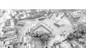 খাঁ খাঁ করছে যাত্রীশূন্য টার্মিনাল