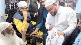 বিএনপি নেতা কায়কোবাদকে দেখতে জনতার ঢল