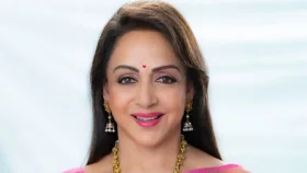 মায়ের জন্মদিনে আবেগঘন পোস্ট হেমা মালিনীর
