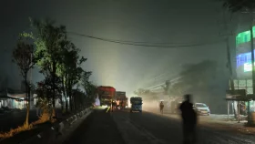 বাসের ধাক্কায় প্রাণ গেল বাবার, মেয়ে হাসপাতালে