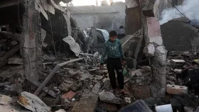গাজার ৩০ স্থানে ইসরায়েলের হামলা, শিশুসহ নিহত ৭০