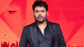 গাড়ি দিয়ে সবজি বিক্রেতাকে ধাক্কা, বেধড়ক মার খেলেন কপিল শর্মা