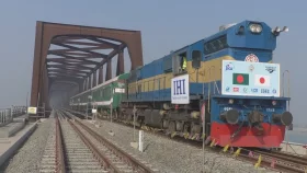 যমুনা রেলসেতুতে পূর্ণগতিতে পরীক্ষামূলকভাবে চললো ট্রেন