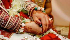 বাথরুমে যাওয়ার কথা বলে পালিয়ে গেলেন কনে!