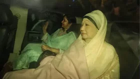 বিমানবন্দরে পৌঁছেছেন খালেদা জিয়া