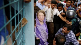 গৃহবধূ থেকে রাজনীতিক