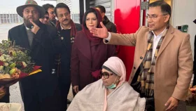 ছবিতে খালেদা জিয়া ও তারেক রহমানের পুনর্মিলন