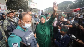 শাহবাগ ছাড়লেন বিডিআর পরিবারের সদস্যরা