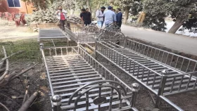 উঠানে চার খাটিয়া, লাশের অপেক্ষায় স্বজনরা