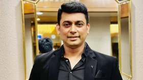 হলিউড তারকারা এক কাপড়ে বাড়ি ছাড়ায় কাঁদছেন জায়েদ খান!