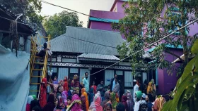 মাছ কাটা নিয়ে স্বামীর সঙ্গে ঝগড়া, ঘরে মিলল গৃহবধূর লাশ
