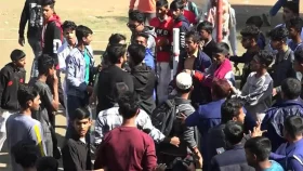 লিফলেট বিতরণকালে বৈষম্যবিরোধীদের হাতাহাতি