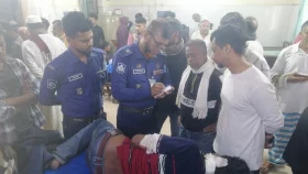 দ্রব্যমূল্য নিয়ে কথা বলতে নিষেধ করায় বাবার দুই বন্ধুকে ছুরিকাঘাত