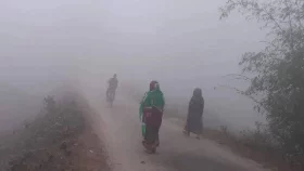 তাপমাত্রা ১০ ডিগ্রির ঘরে, শীতে কাঁপছে দিনাজপুর