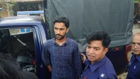 বাথরুমে পালিয়েও রক্ষা হলো না ছাত্রলীগ নেতার
