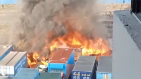 রাজধানীর তেজগাঁওয়ে ট্রাকস্ট্যান্ডে আগুন