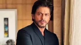 বিনা অনুমতিতে ছবি তোলায় ধমকালেন শাহরুখ
