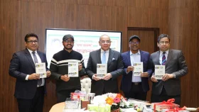 &lsquo;বলা বাহুল্য&rsquo; গ্রন্থের মোড়ক উন্মোচন করলেন প্রধান বিচারপতি&nbsp;